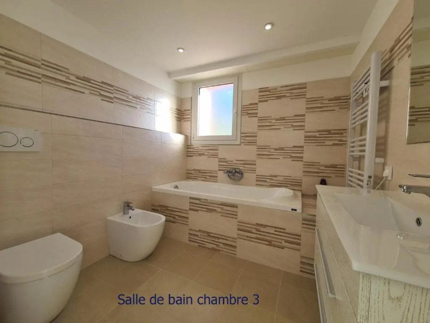 Luxurious penthouse with magnificent views over the bay of Menton 10 Peoples