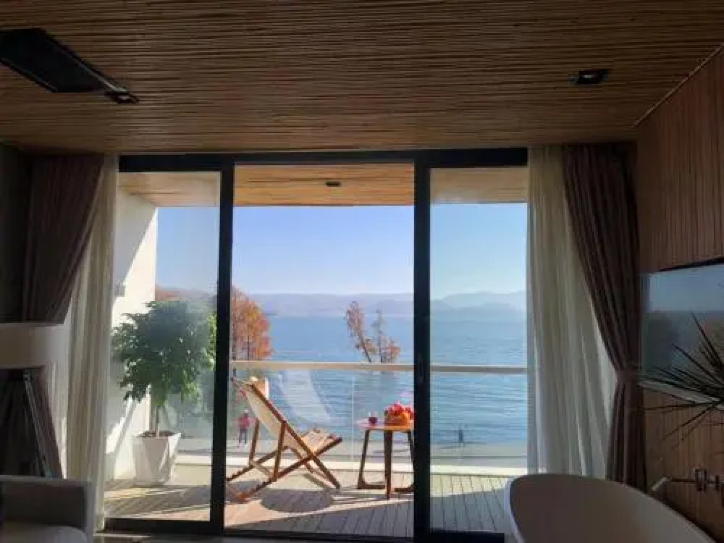 Dali Yifang Qingchen Lake View Holiday Hotel