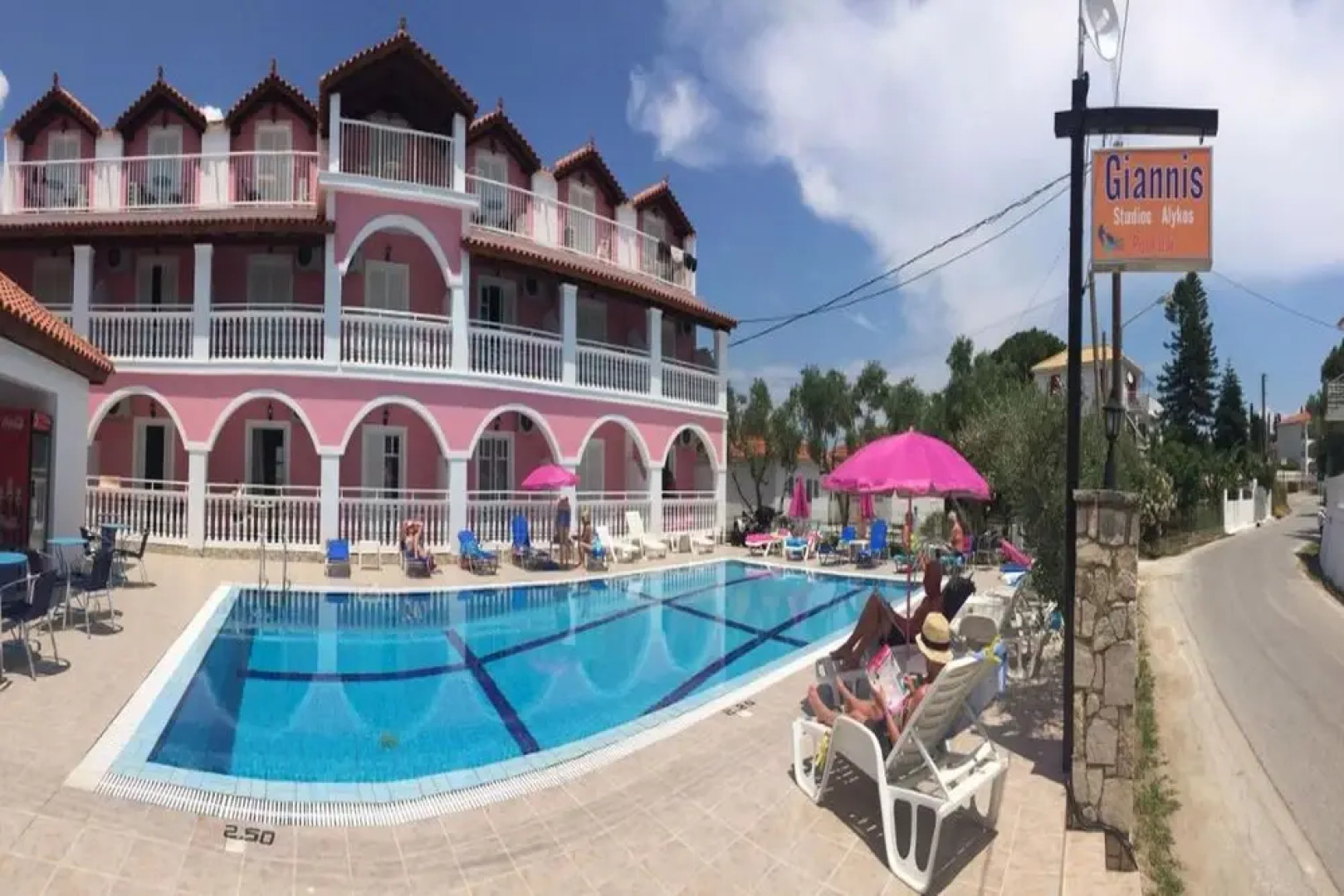 Giannis Pool Studios Superior 2