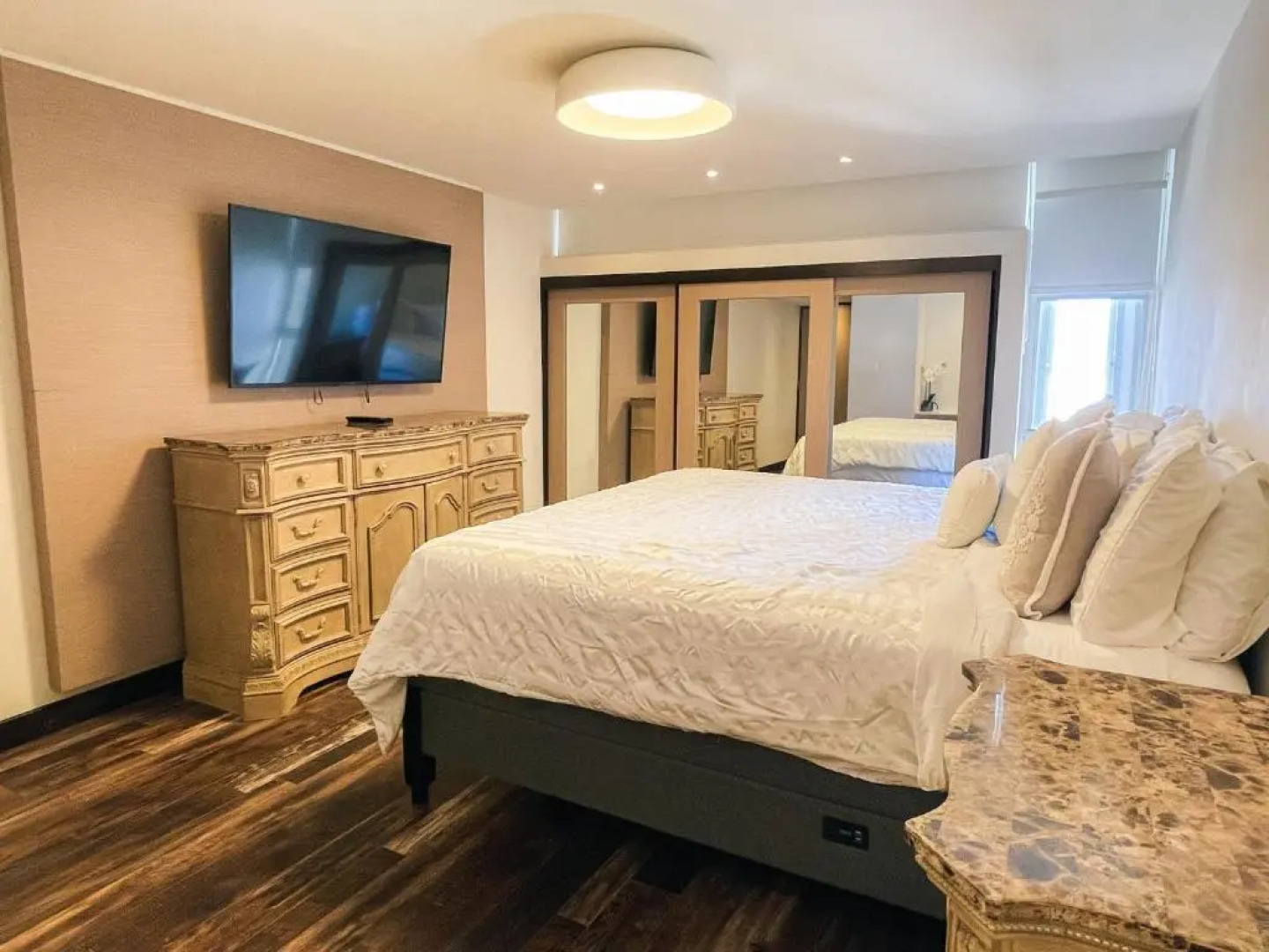 ESJ Towers Máre St Clair by Chana