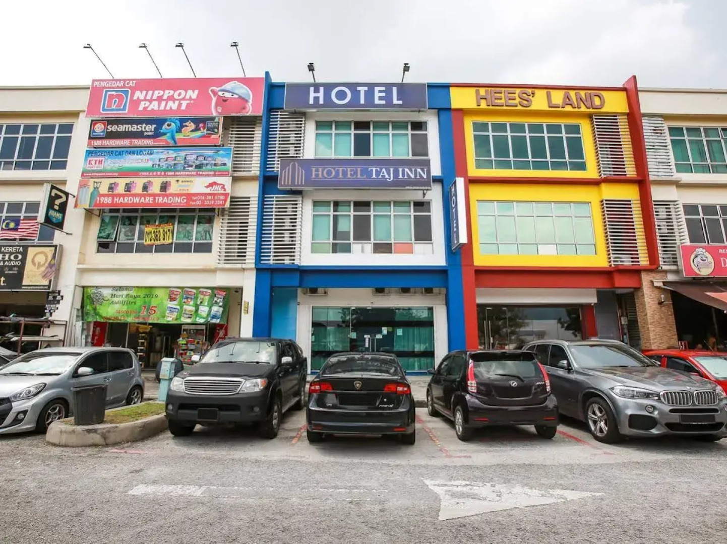 Hotel O Taj (seksyen 7)