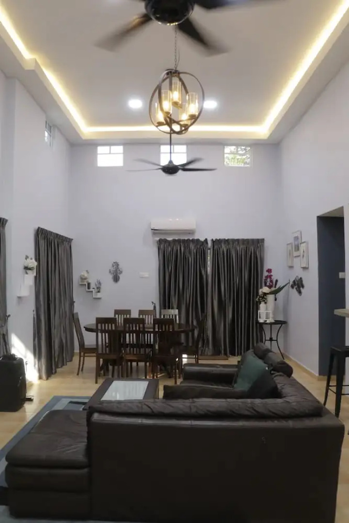 TRAVELORE.MY Homestay Villa D'Lagos