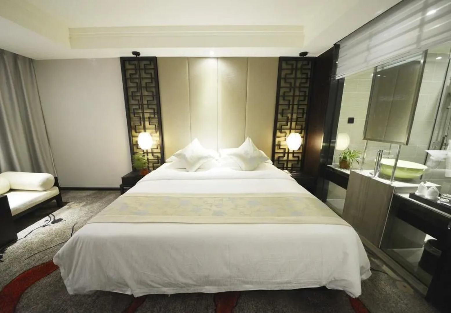 Dongfang Xuanyi Holiday Hotel