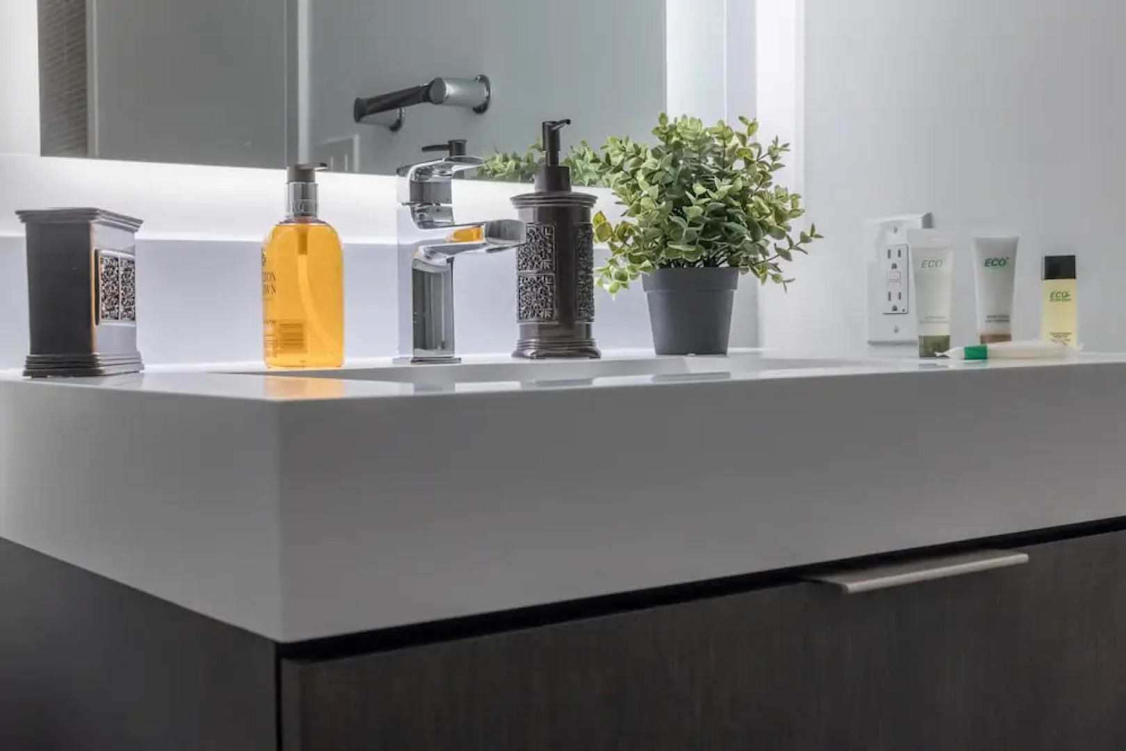 Dream Home Luxury Suites