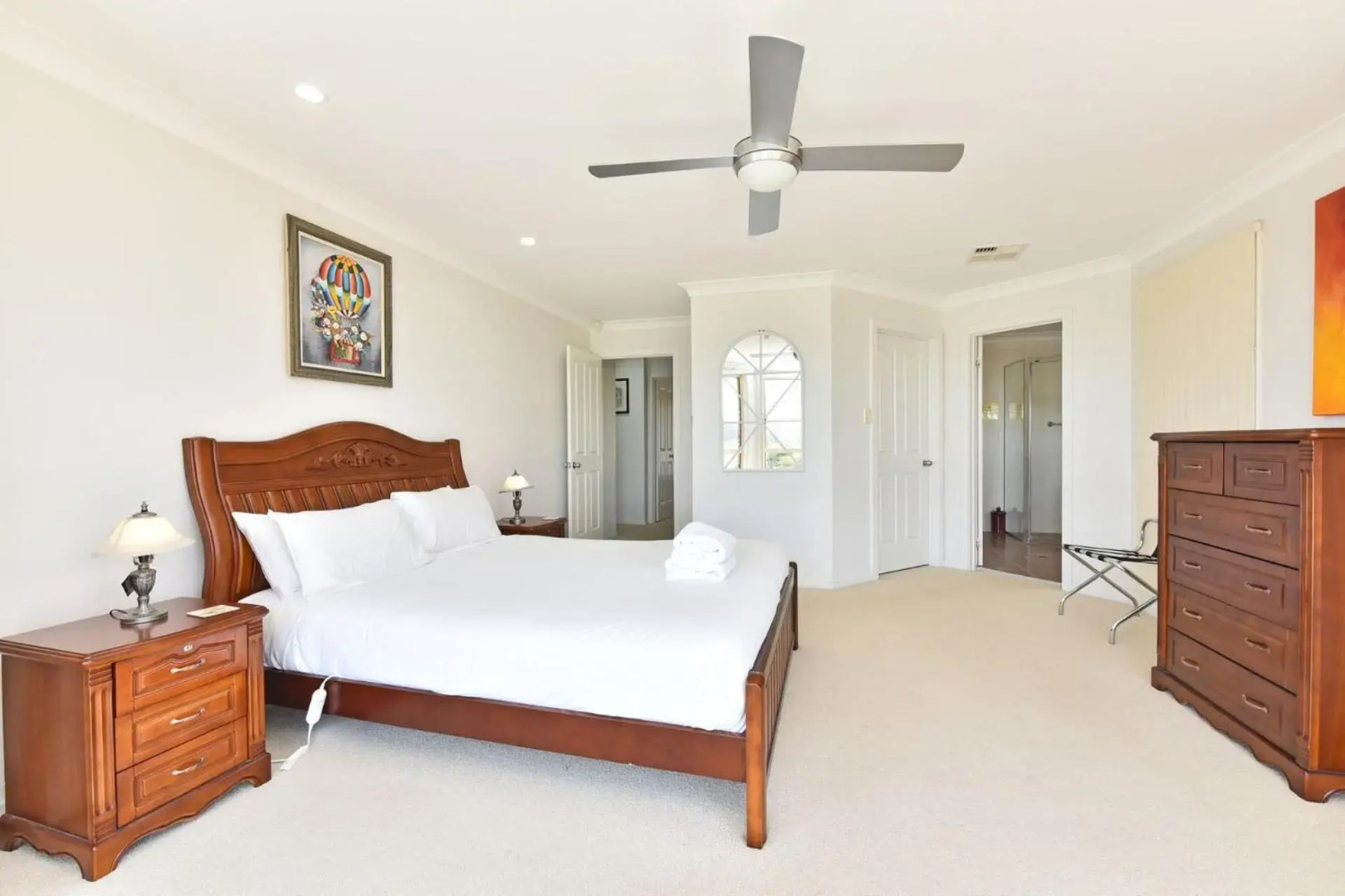 Noble Willow Estate Lovedale. Super Spacious, with views and pool