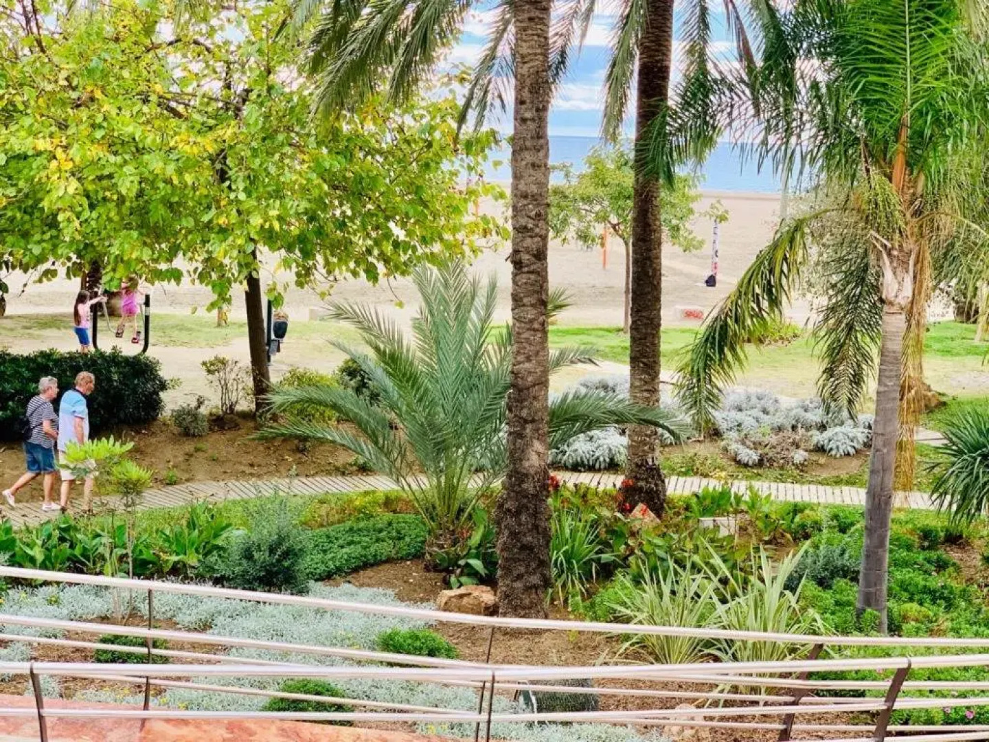 Puerto Marina Beach To 50M