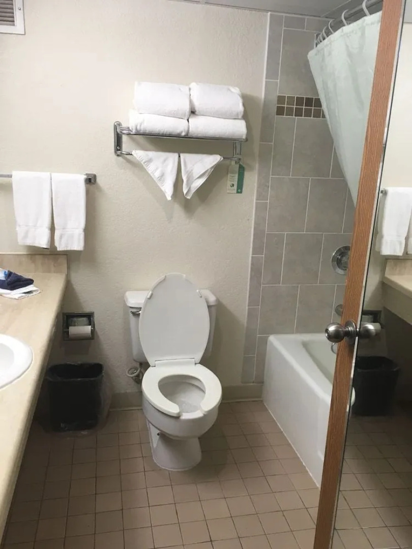 Magnuson Grand Hotel and Conference Center