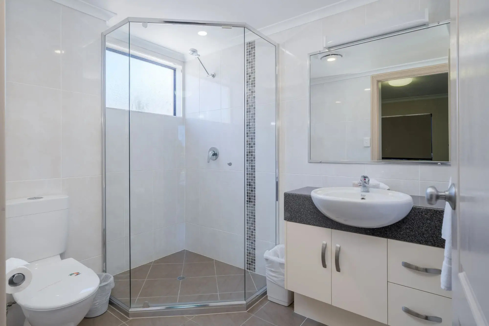 Cityville Apartments & Motel