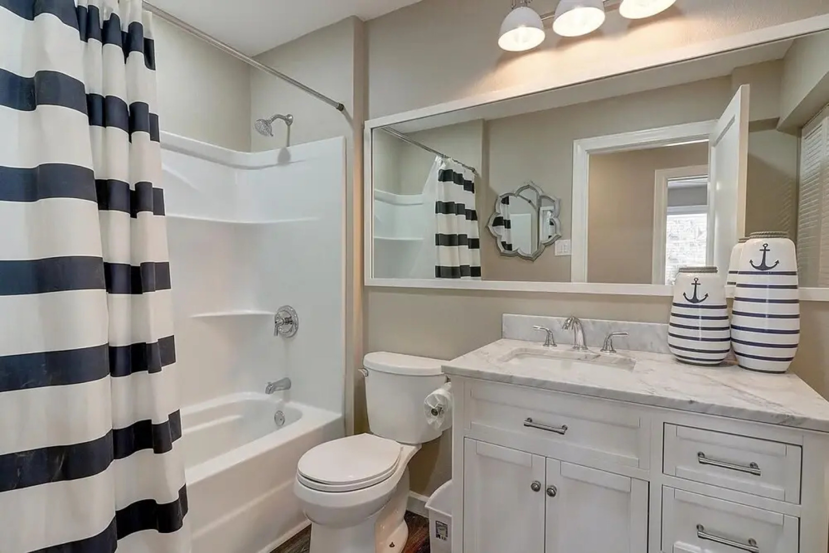 Rockport Blue Crab Bungalow Close to City Attractions by Redawning