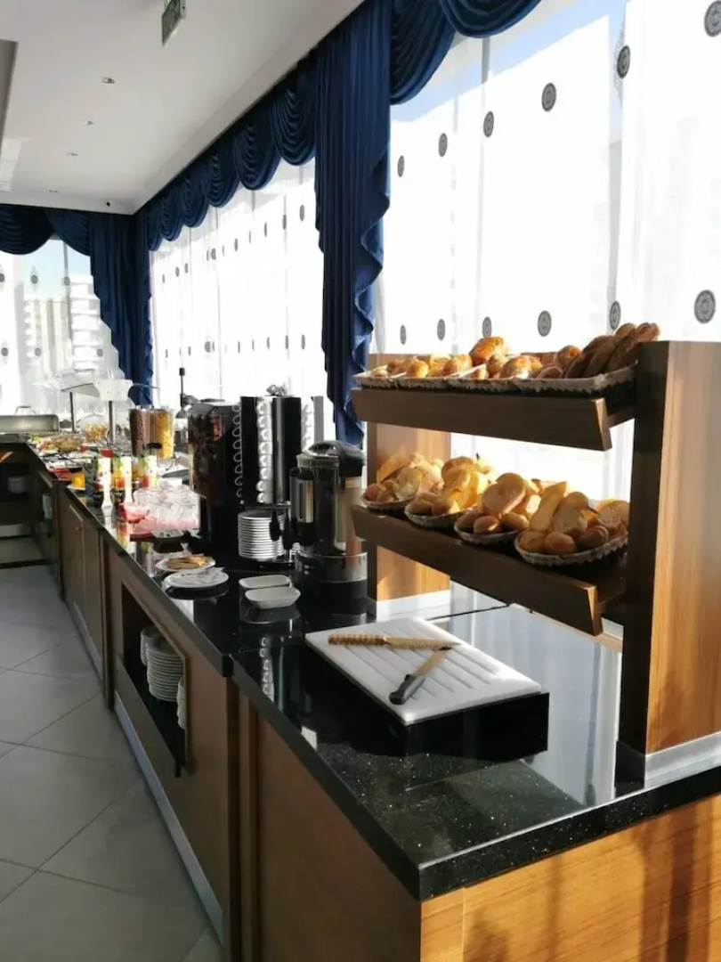 Golden Rose Deluxe Hotel