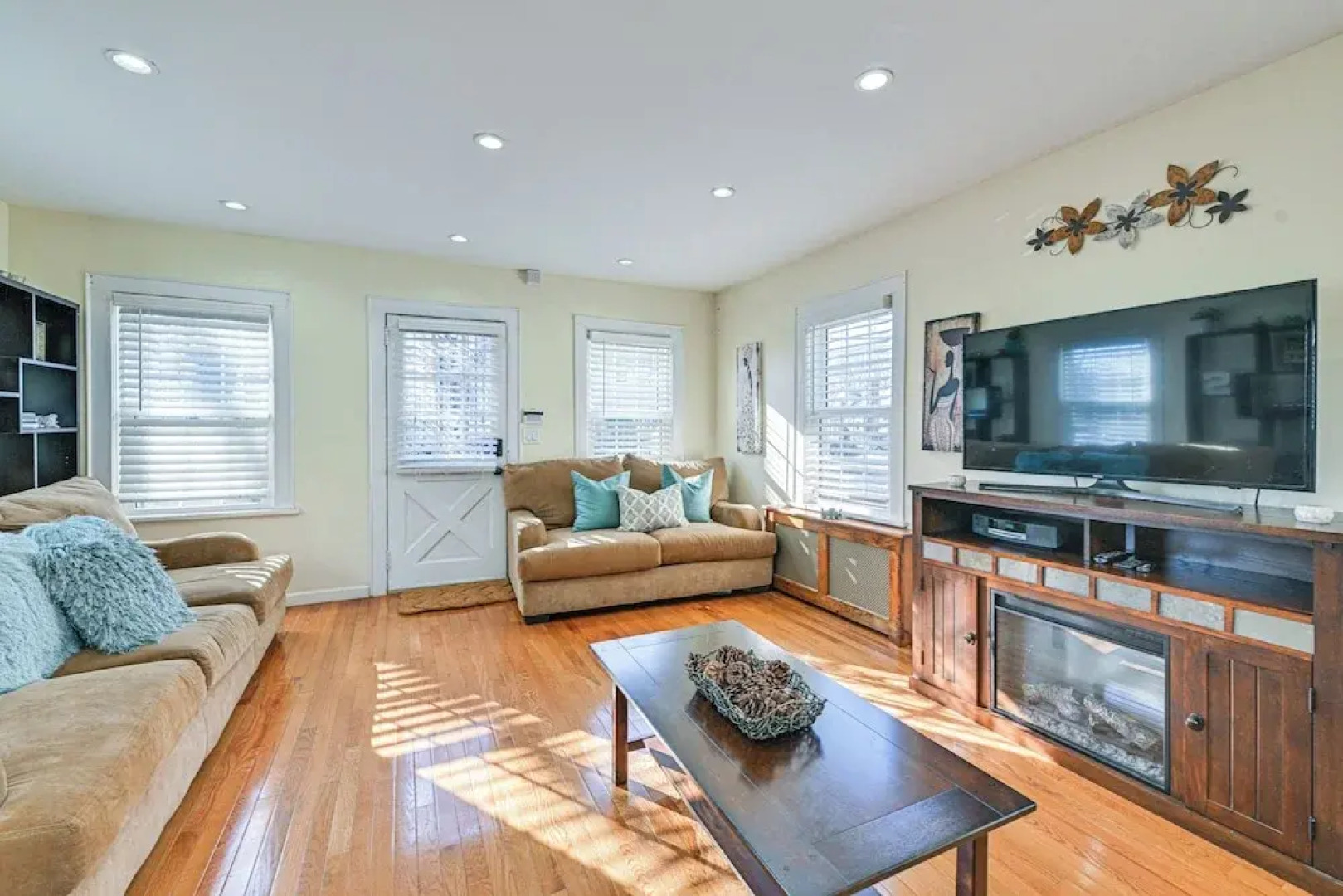 Charming Valley Stream Home: 24 Mi to Central Park