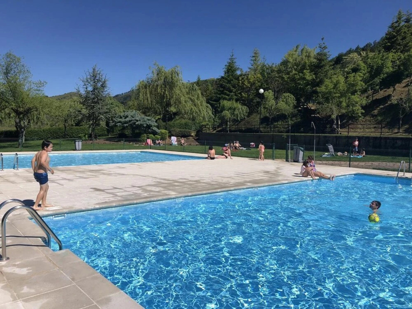 Apartment With 2 Bedrooms in Zorraquín, With Private Pool and Wifi Near the Slopes