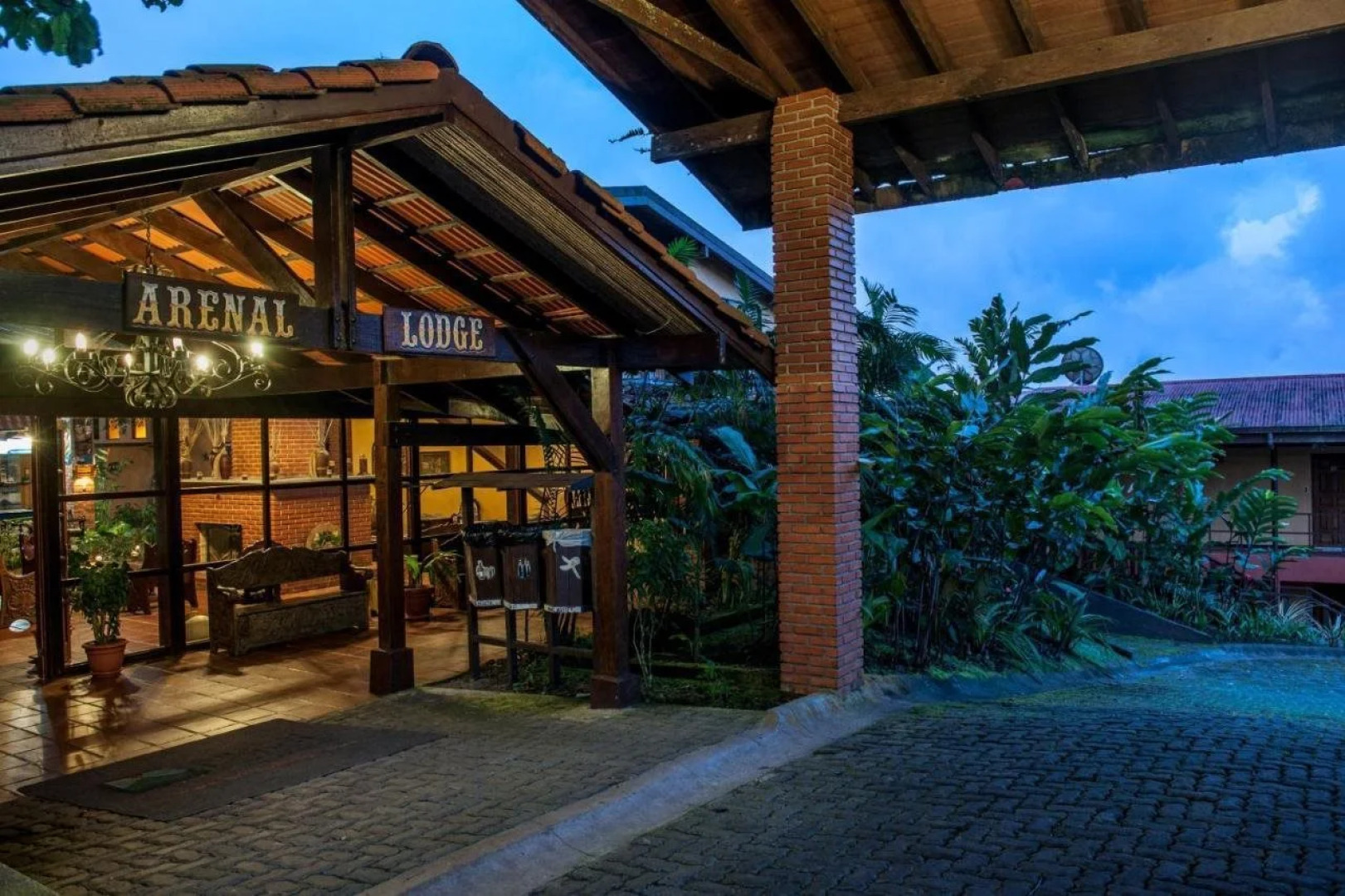 Hotel Arenal Lodge