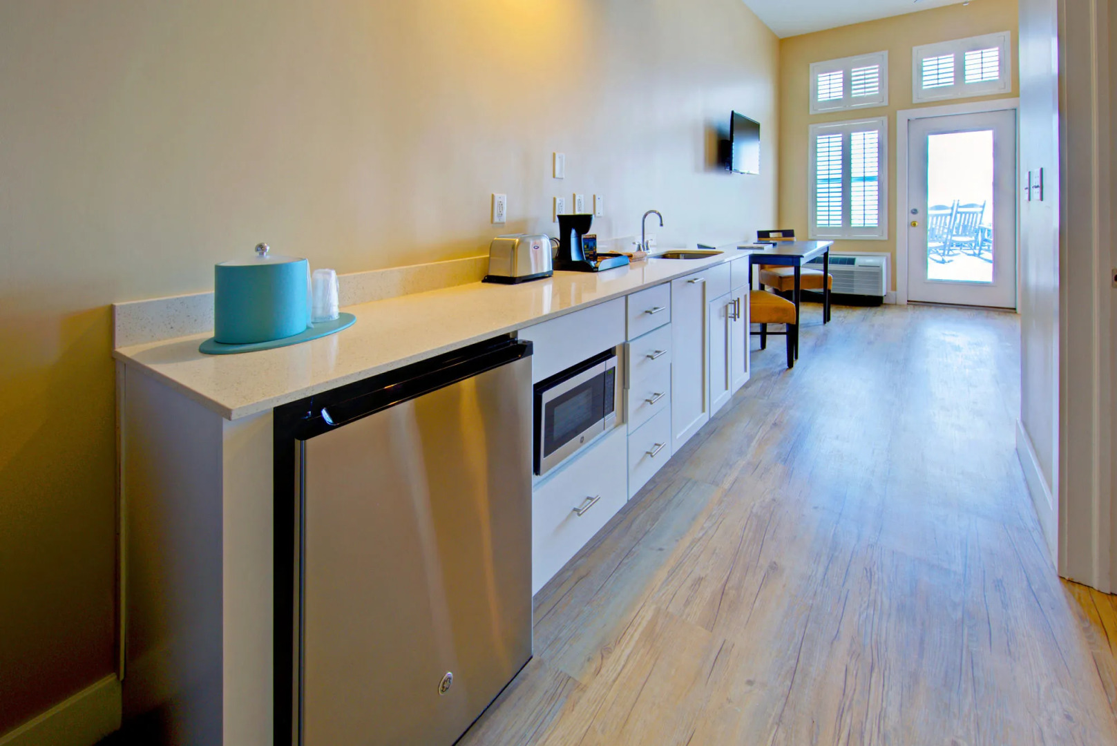 Commander Hotel & Suites