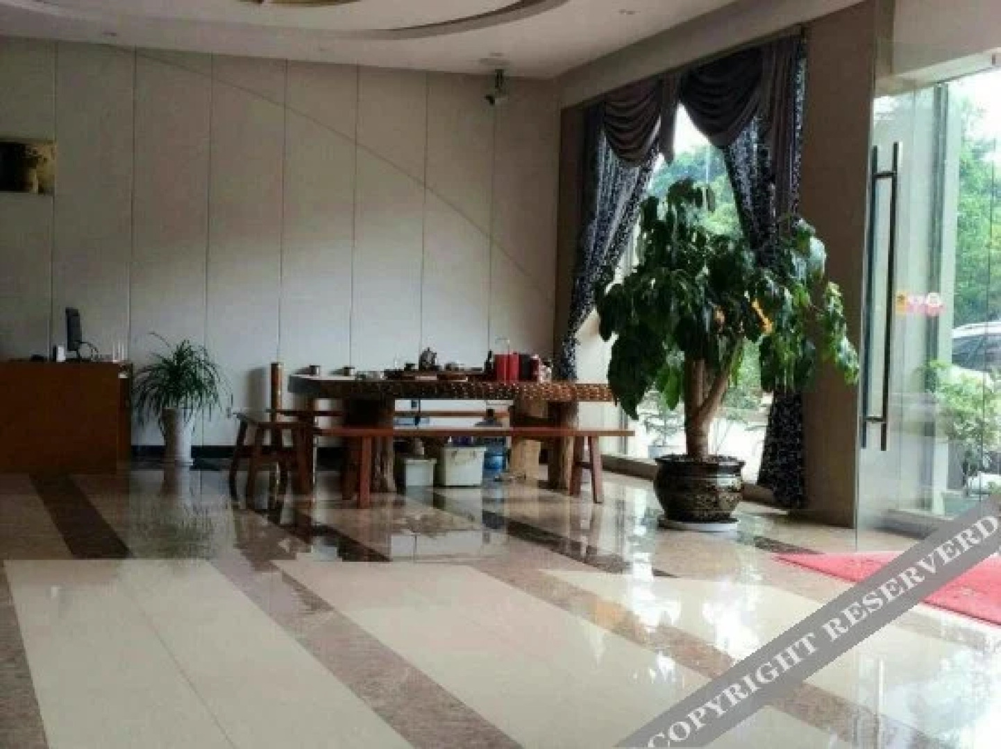 Sunday Holiday Hotel