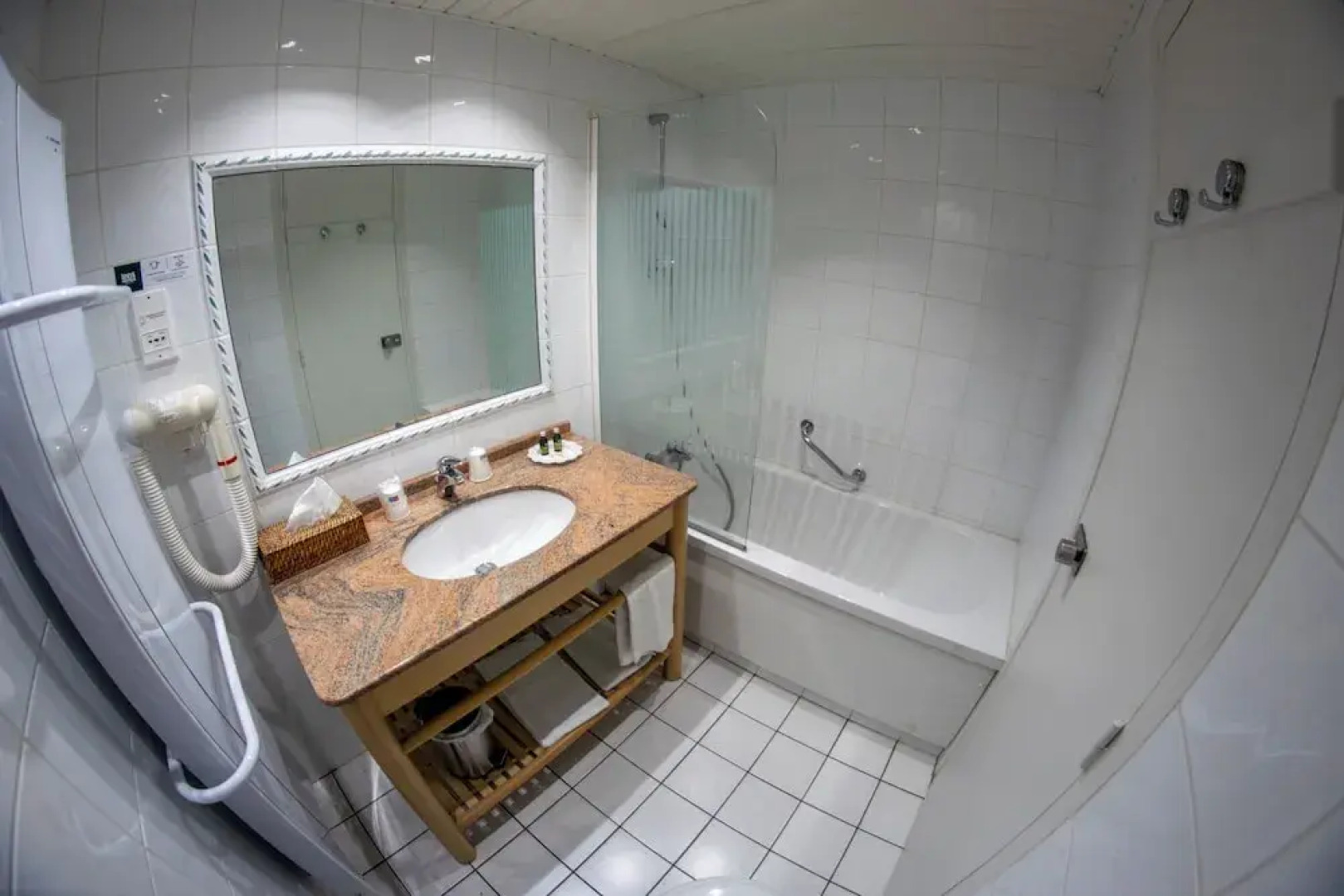 Le relais fleuri, Hôtel et restaurant Logis - Avallon