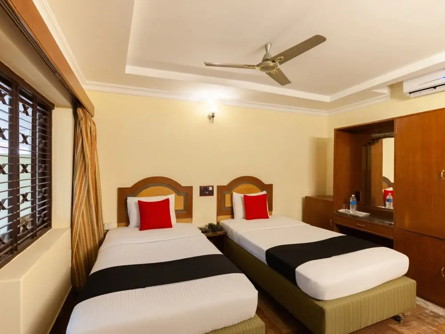 Capital O 40116 Sea Breeze Resort