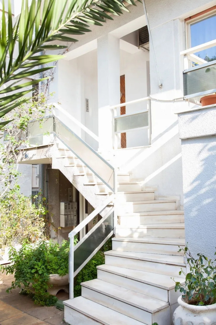 Fabulous Apartment Across Flisvos