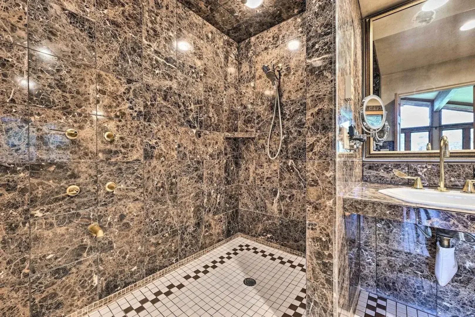 Luxe Sun Valley Retreat w/ Hot Tub, 3 Mi to Resort