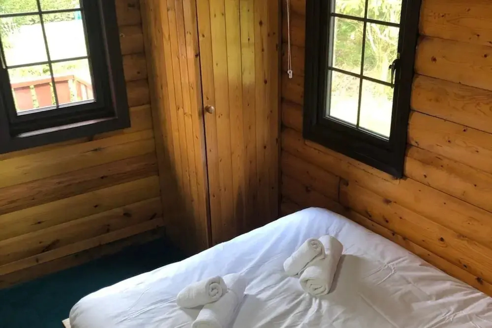 Snowdonia Log Cabin-sleeps 4-garden-pets