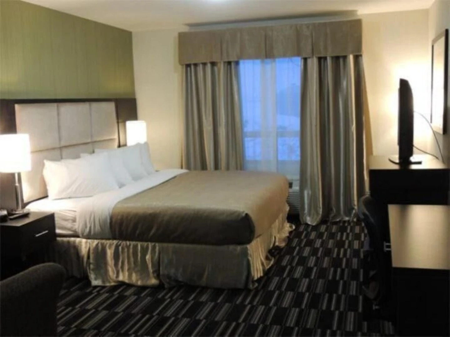 Redvers Western Star Inn & Suites