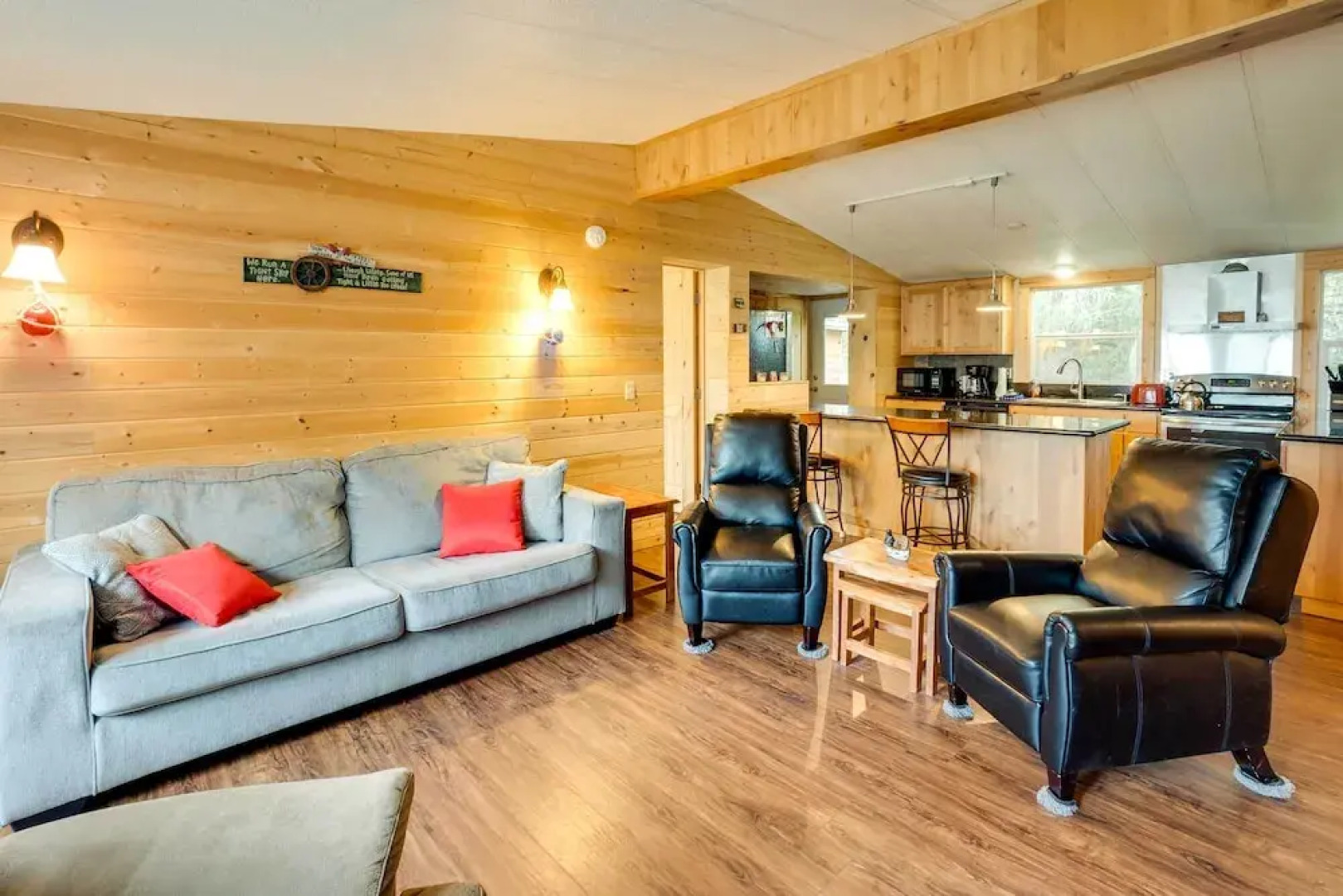 Brookings Home w/ Deck, 1/2 Mi to Harris Beach!