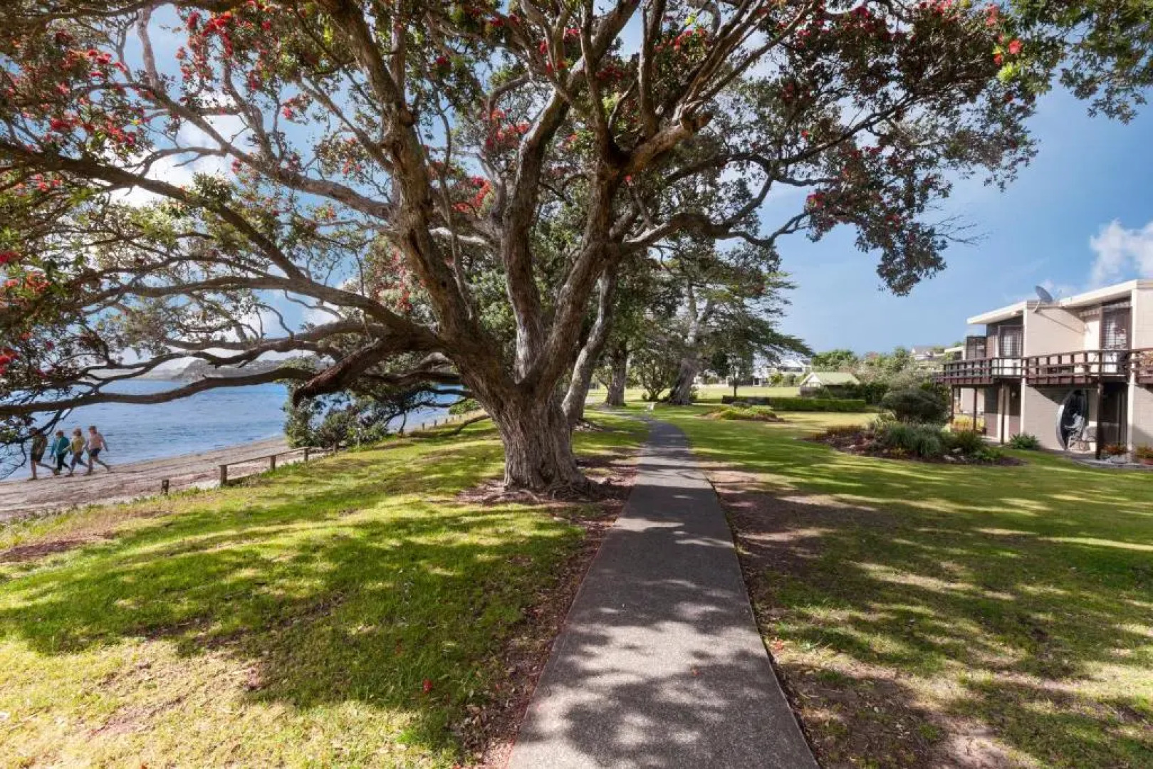 Sunny Sea Views - Snells Beach Holiday Home