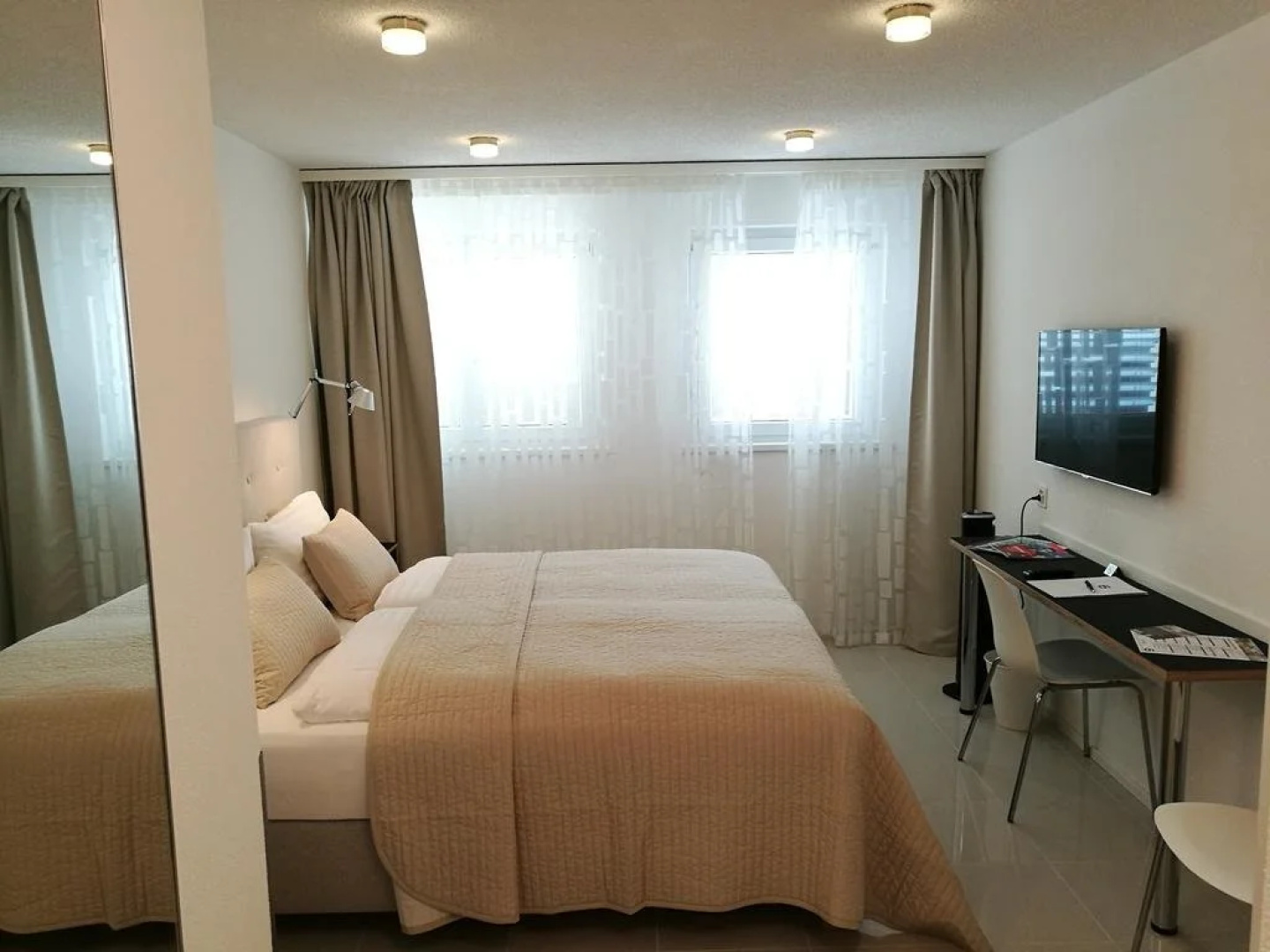 Hotel SiX