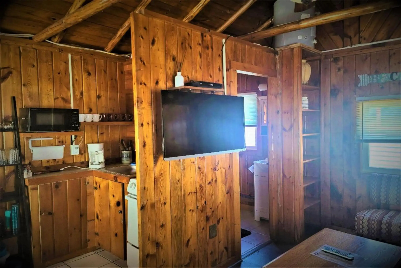 Lake Huron - Super Cute Lake Front Cabin (Sleeps 5)