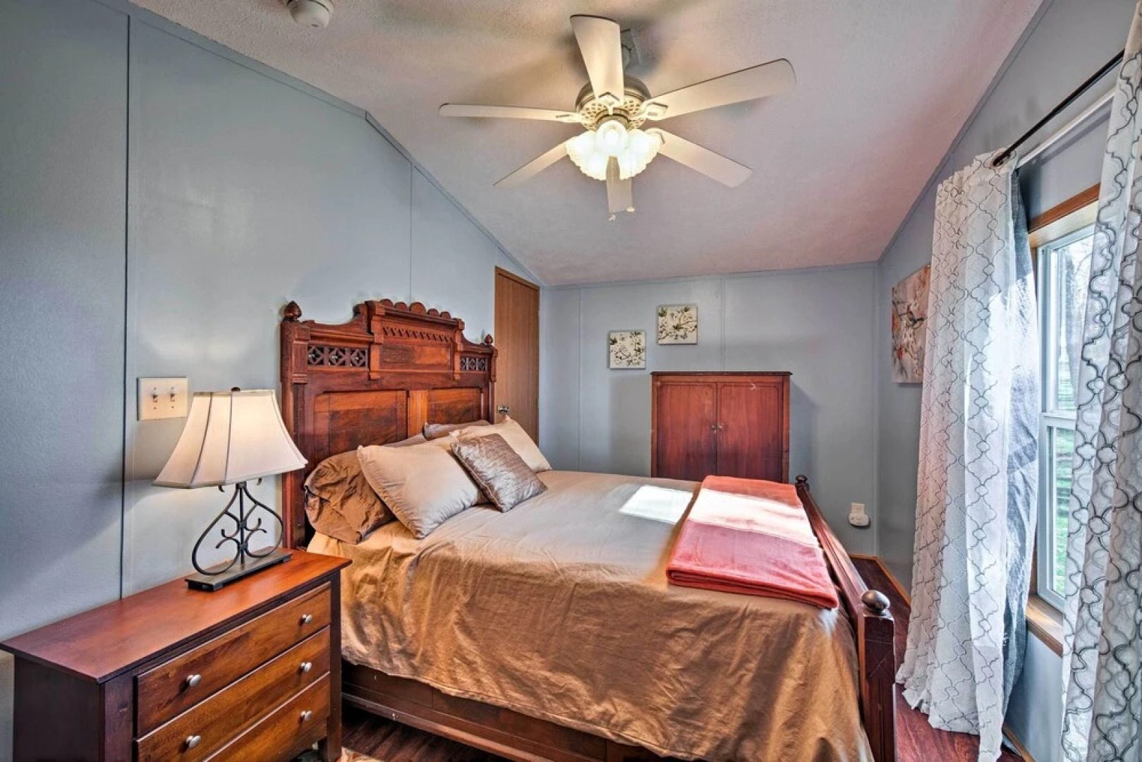 180-acre Farm: 'the Lodge' in Klingerstown!