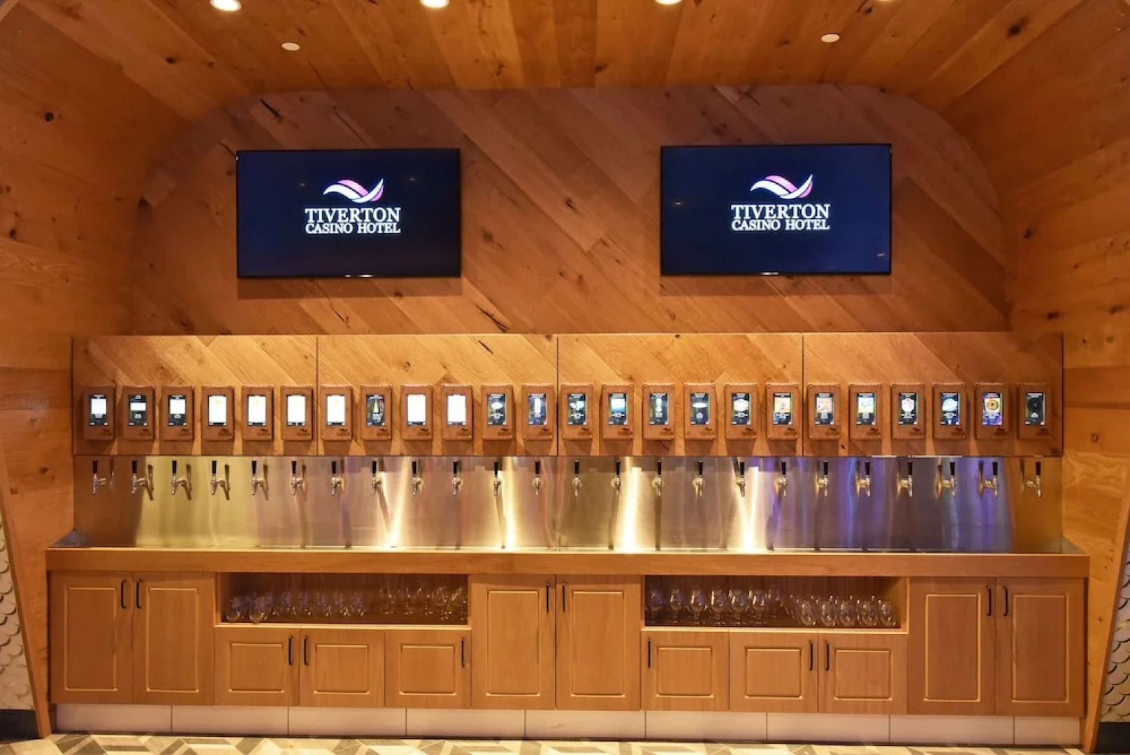 Tiverton Casino Hotel