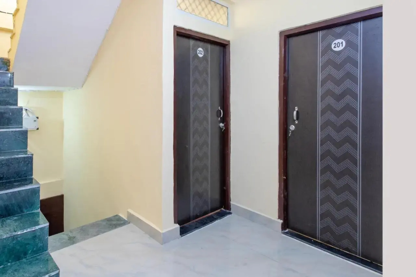 OYO 27817 Hotel Decision