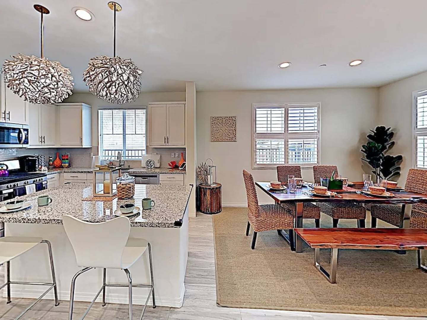 Stunning Beach W/ Pool, Views, Bar & Arcade 3 Bedroom Condo