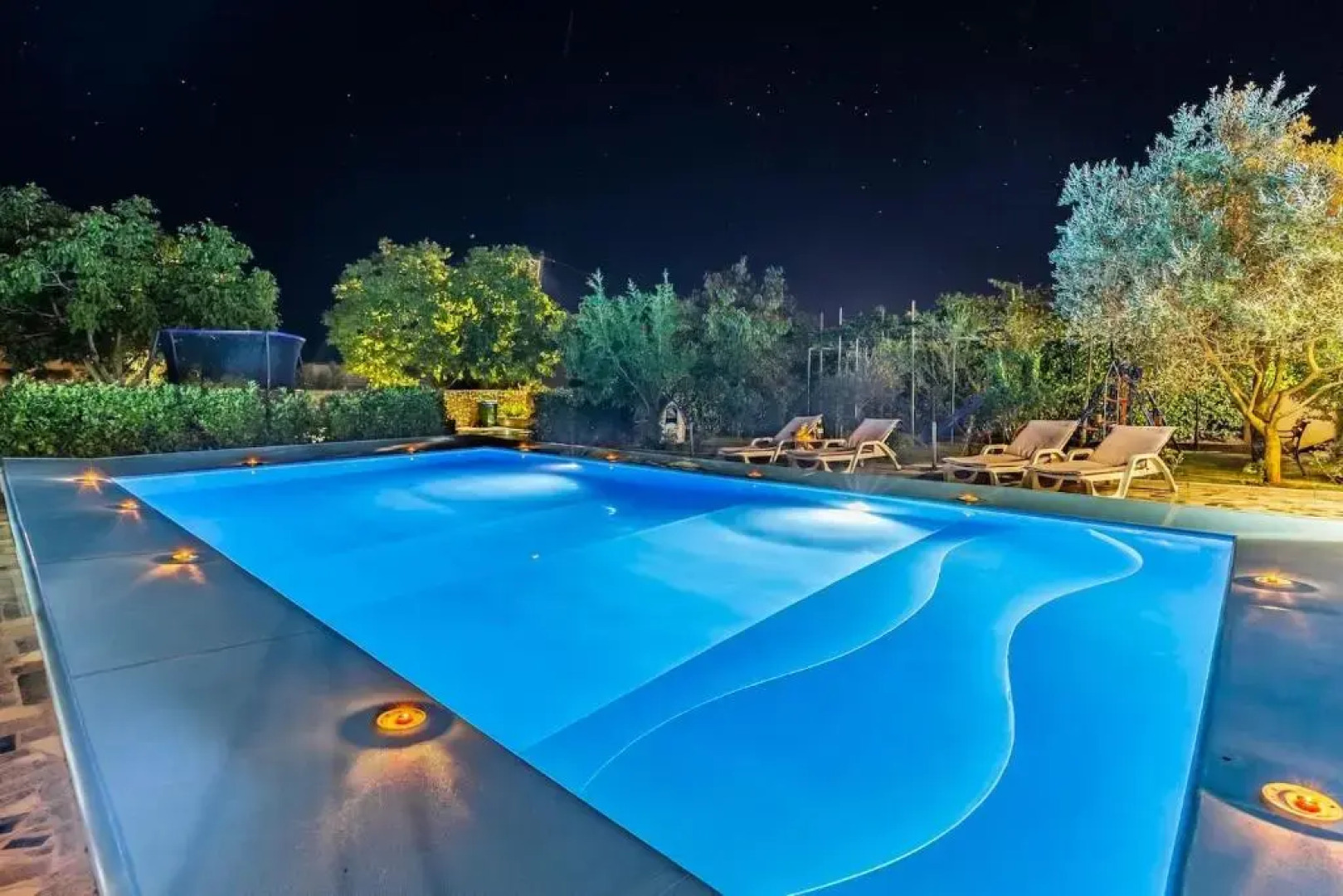 All Seasons Apartment