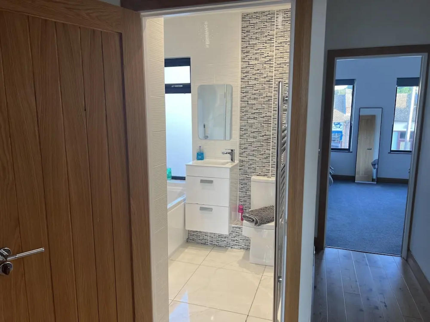 Broadway Beach Homes Airbnb With Hot tub