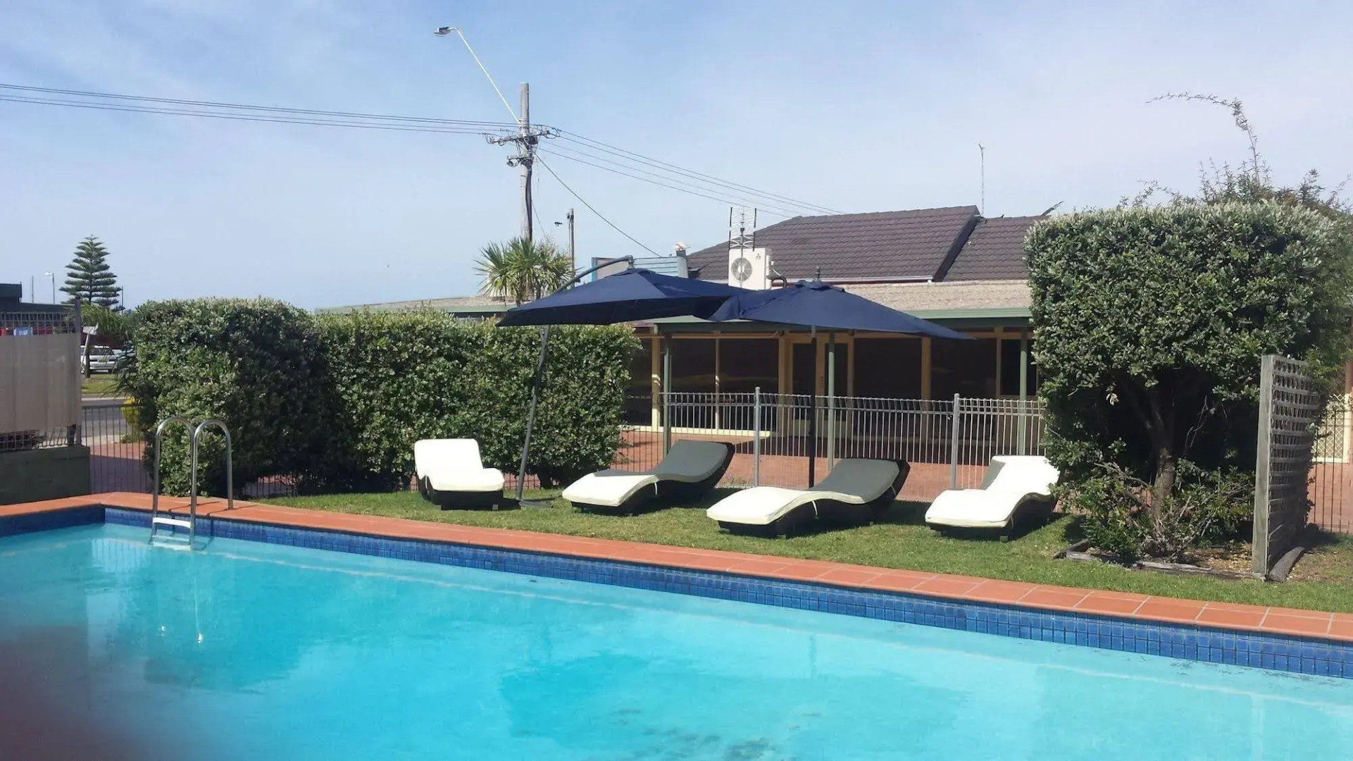 Shifting Sands Motel