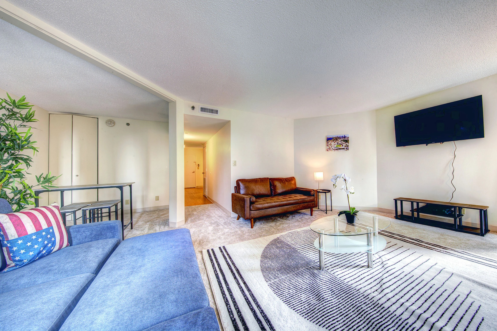 Beautiful, fully equipped, luxury condo!