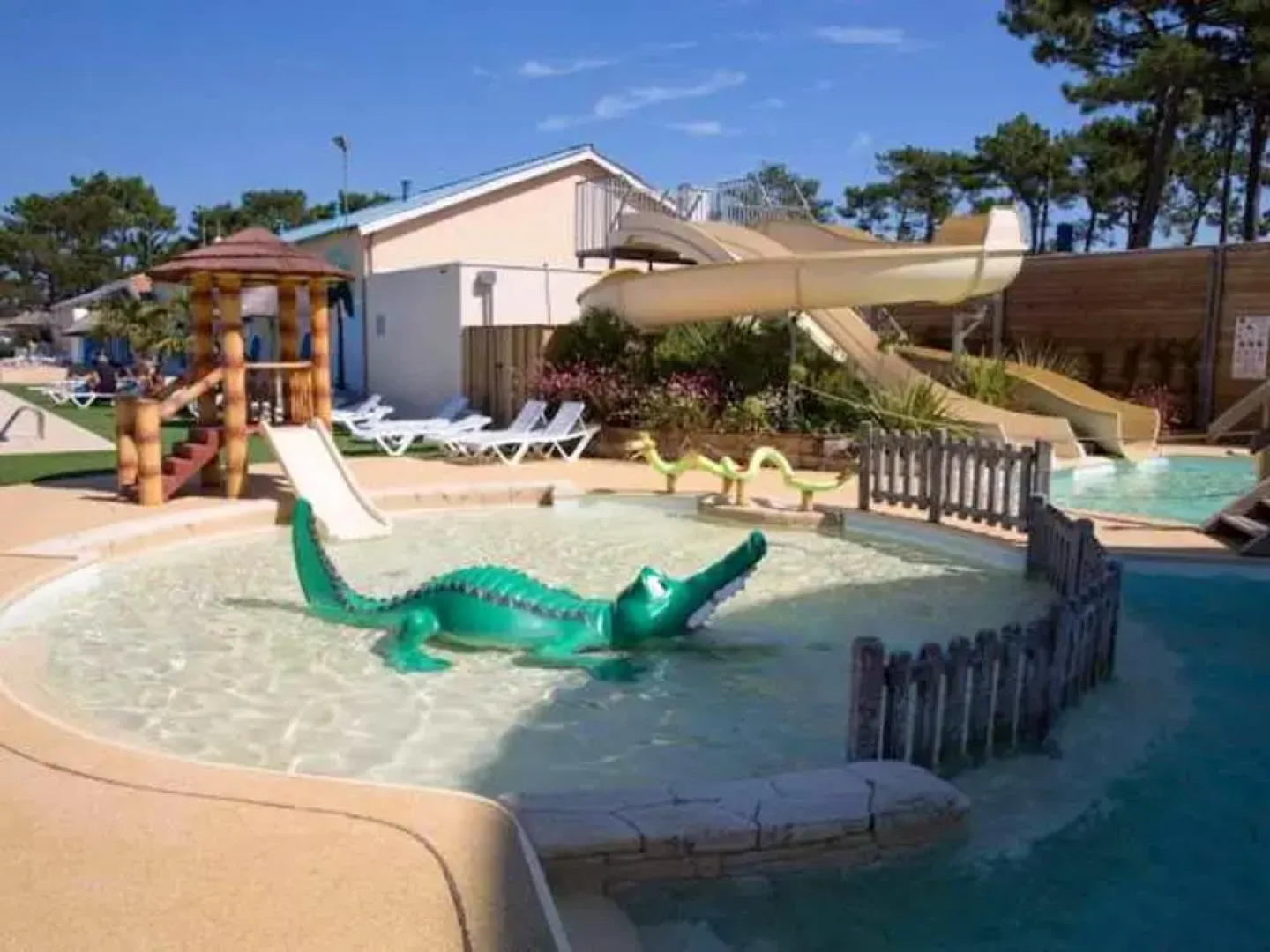 Bungalow With 2 Bedrooms in Mimizan, With Shared Pool and Furnished Terrace - 19 km From the Beach