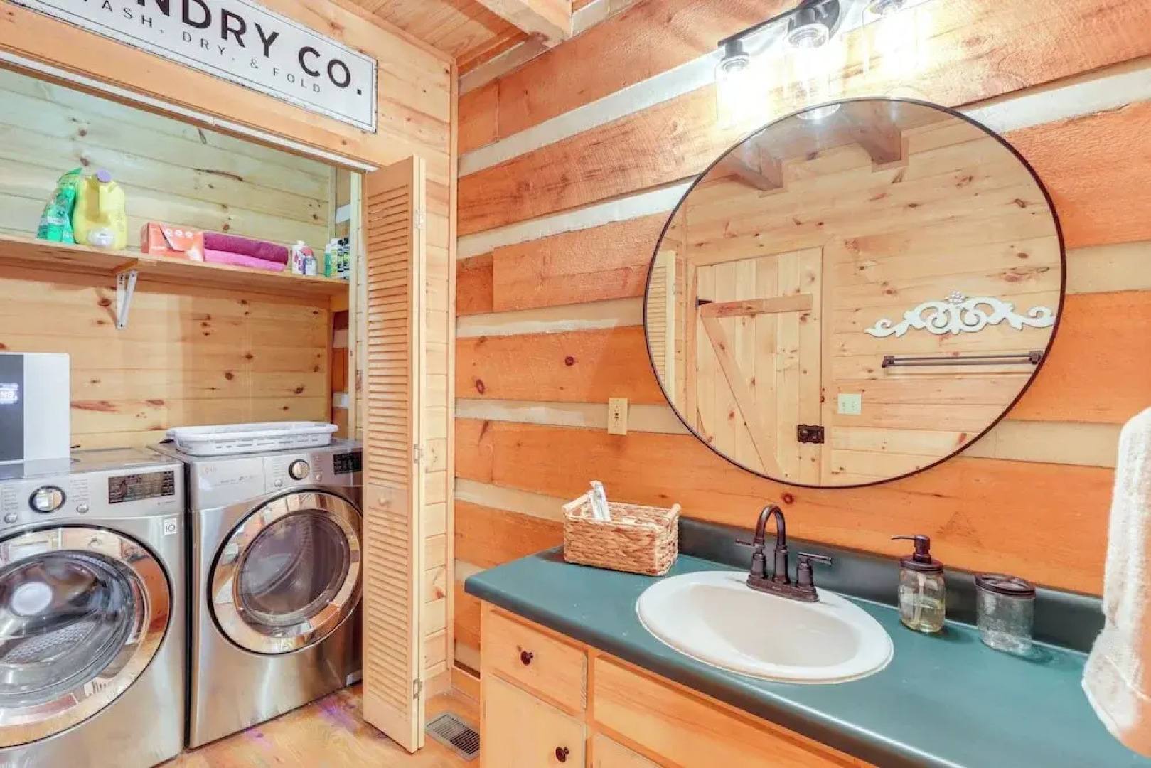 Hot Tub & Games: Ridgetop Cabin in Blue Ridge!