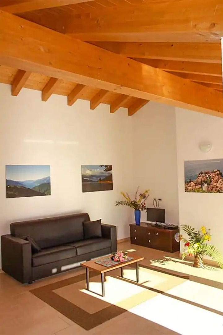 Big Apartment with View of Lake Como