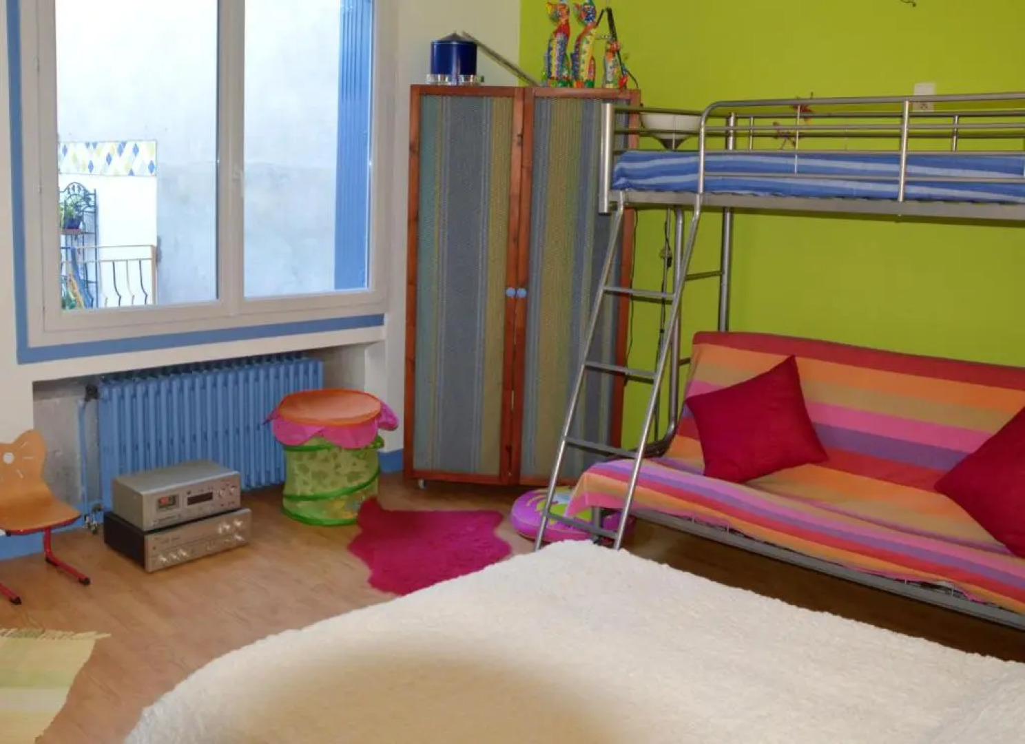 Volets Bleus et Briques Rouges