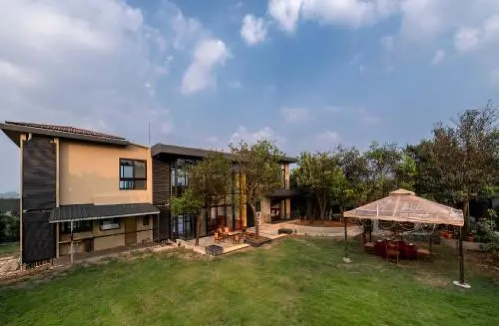 SaffronStays Falcon Hill, Lonavala - luxury villa with infinity pool near Lion's Point