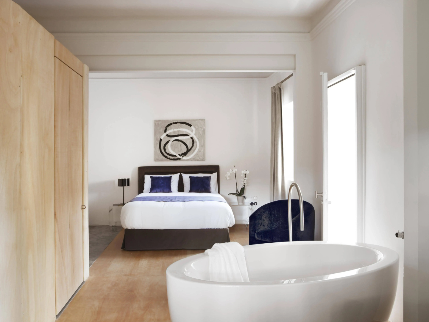 Box art hotel