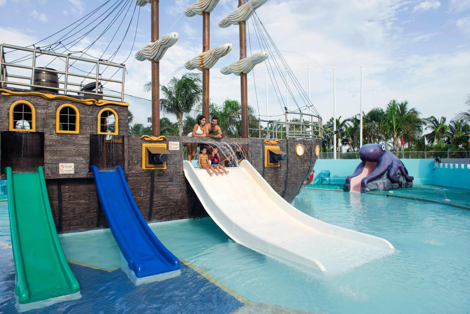 Отель Seadust Cancun Family Resort