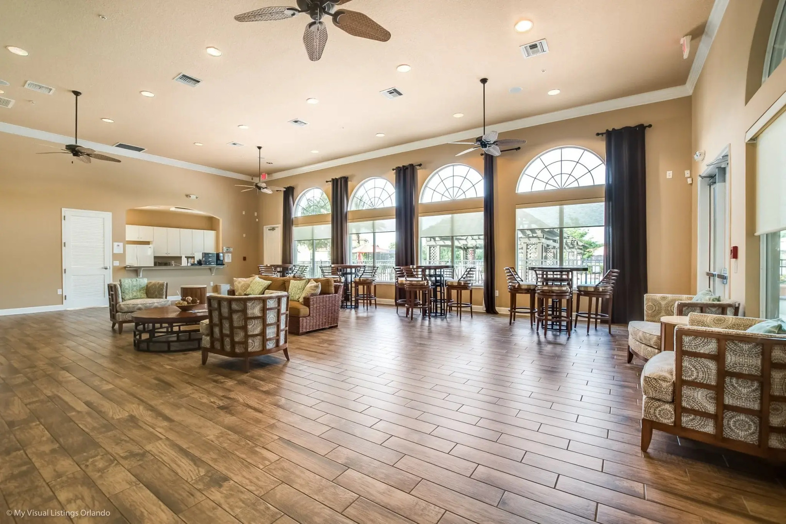 4 bed town home with full size pool Close to Disne