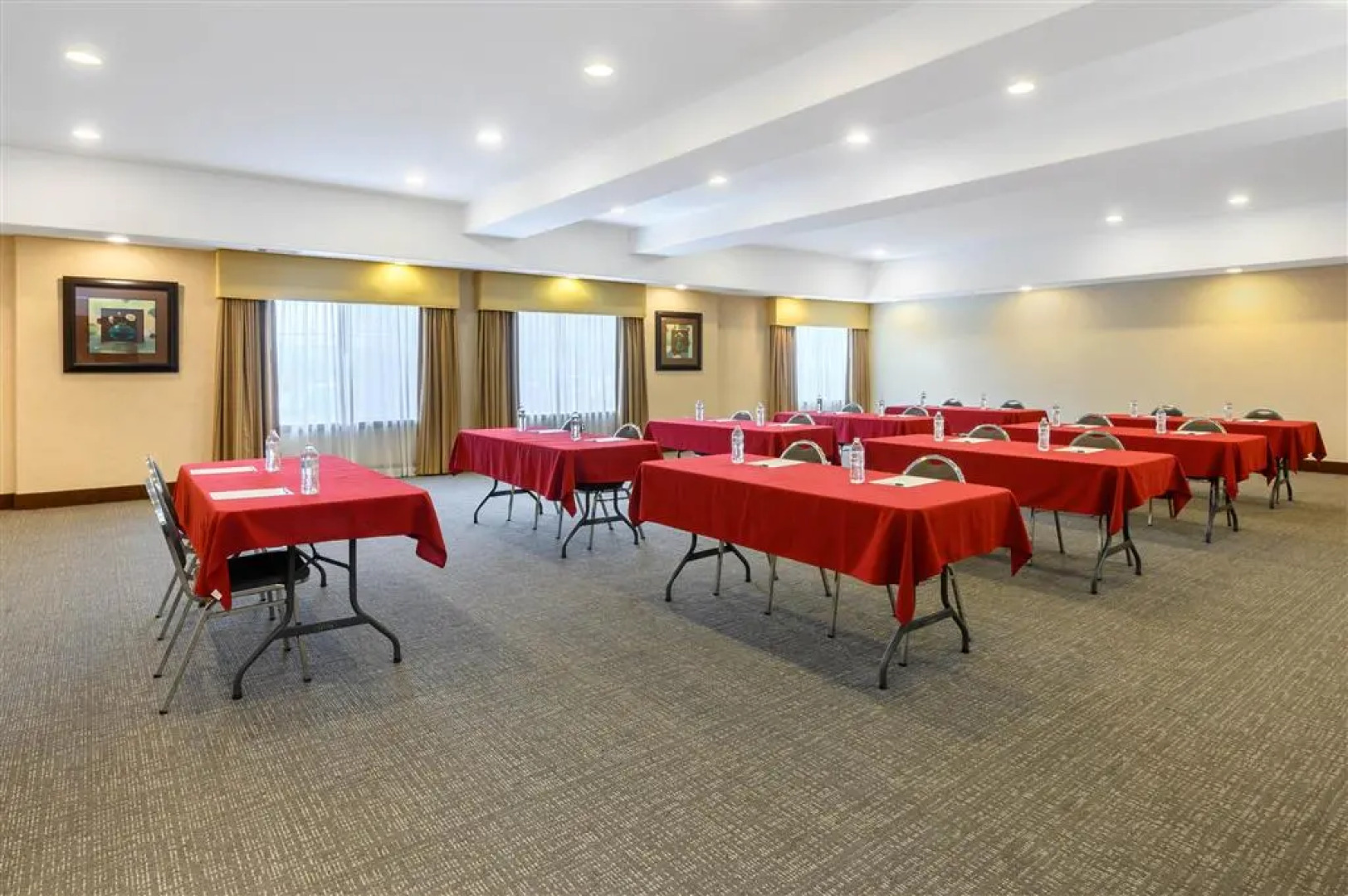 La Quinta Inn & Suites by Wyndham Marshall