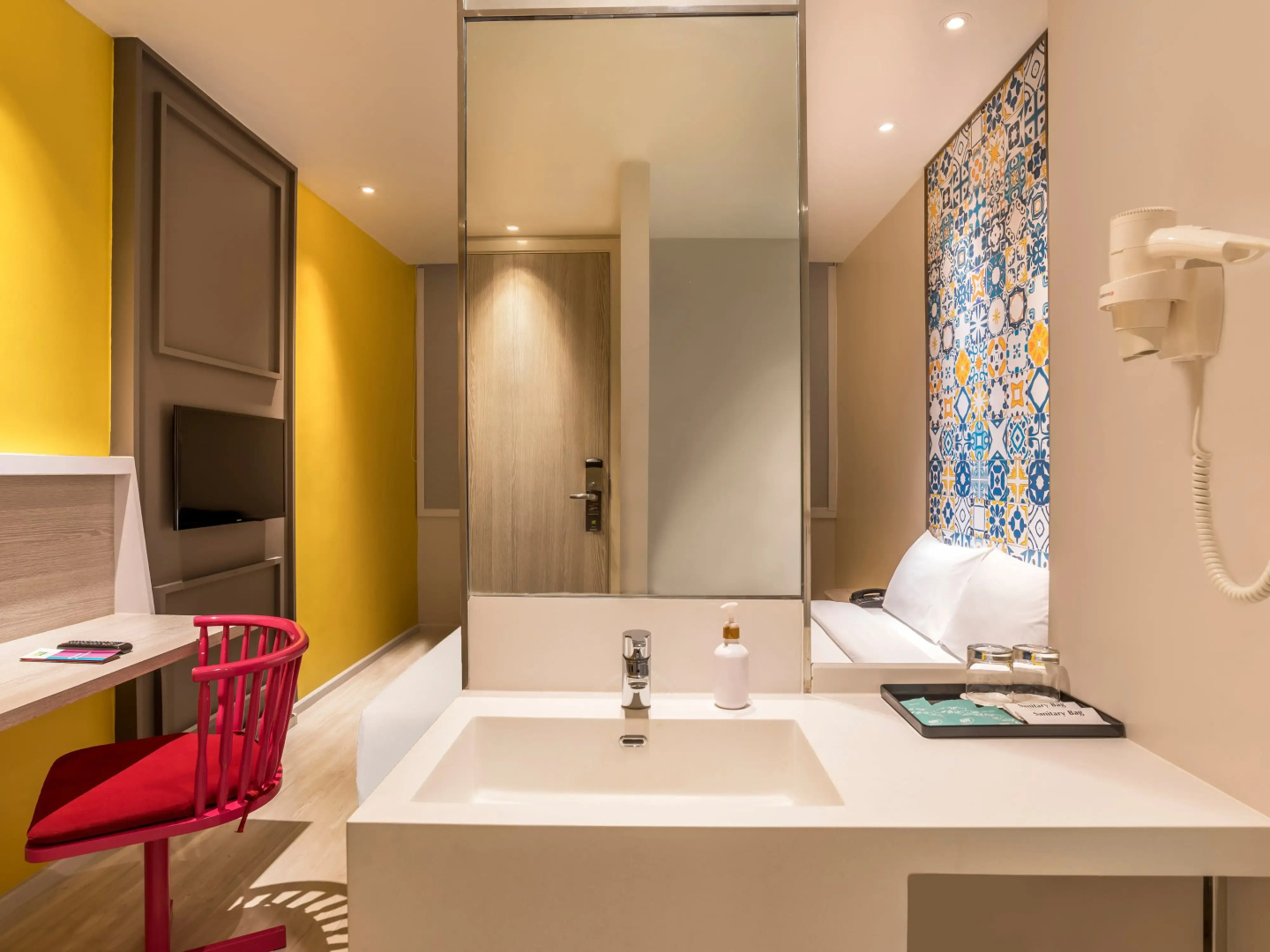 Отель ibis Styles Phuket City Hotel