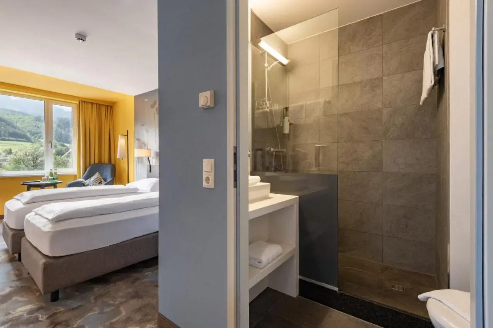 4 Rest Hotel