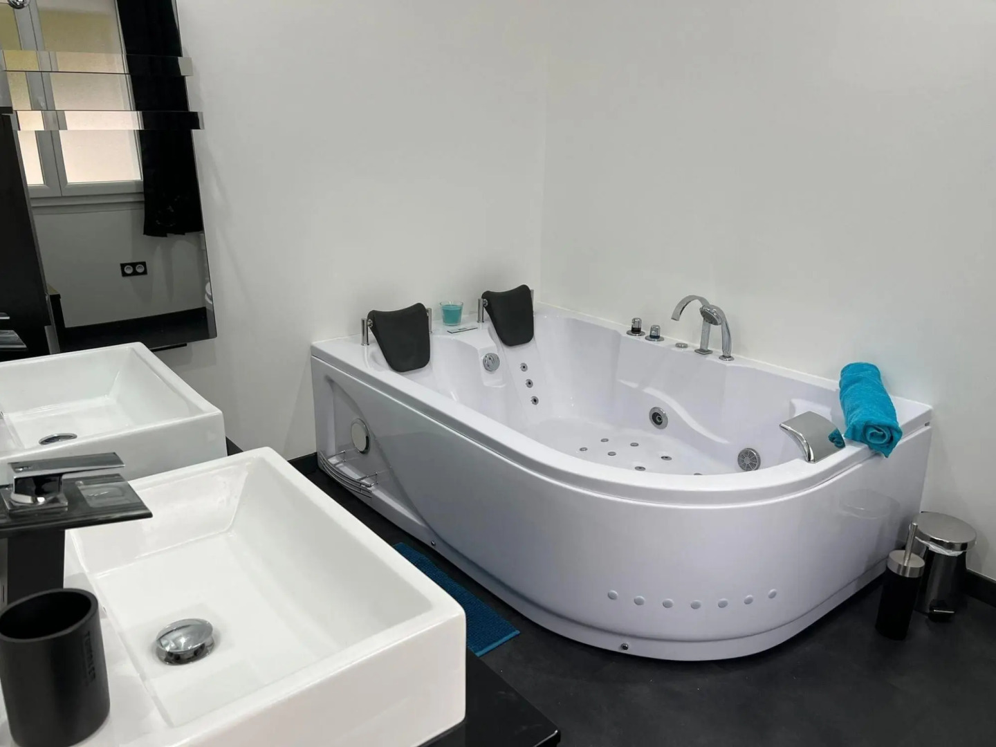 Holiday Home in Pouzols-Minervois with Private Outdoor Pool