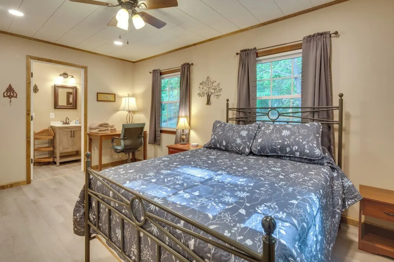 Pet-friendly Saluda Home w/ Mountain Views!